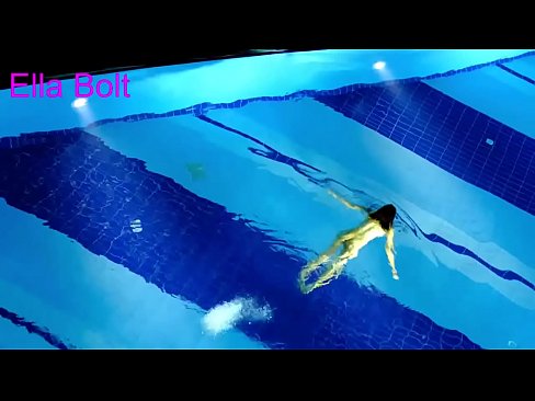 ❤️ Saya tidak bisa berhenti menonton, pirang muda tertangkap basah berenang di kolam resor ELLA BOLT ❤️ Super sex di id.assistentai.ru ️
